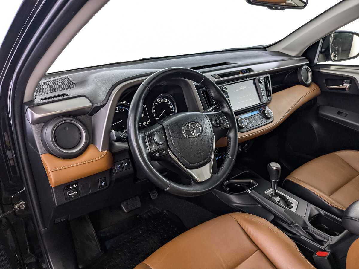 Toyota RAV4 с пробегом — 2017 год. Фото: #10