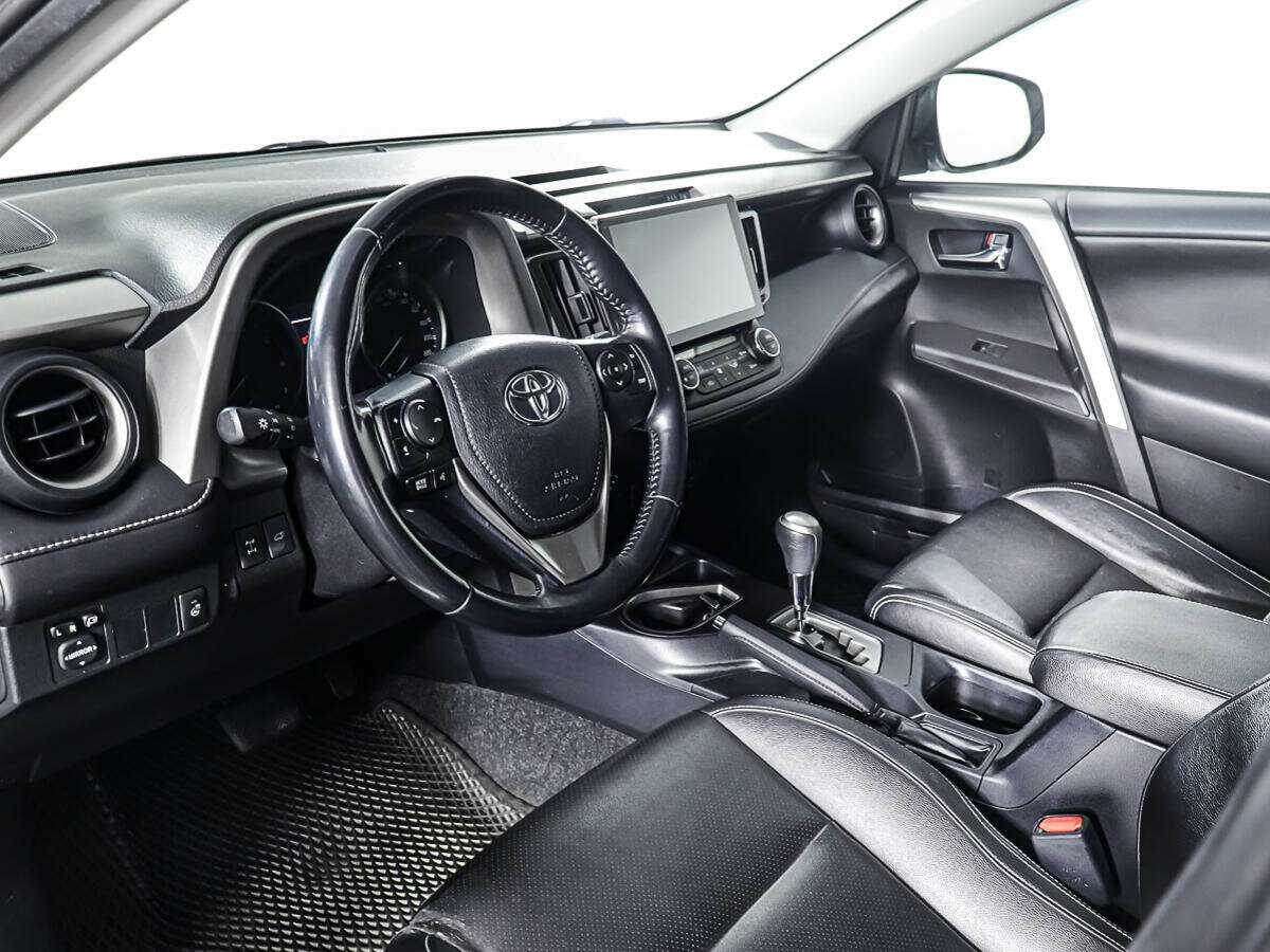Toyota RAV4 с пробегом — 2019 год. Фото: #14