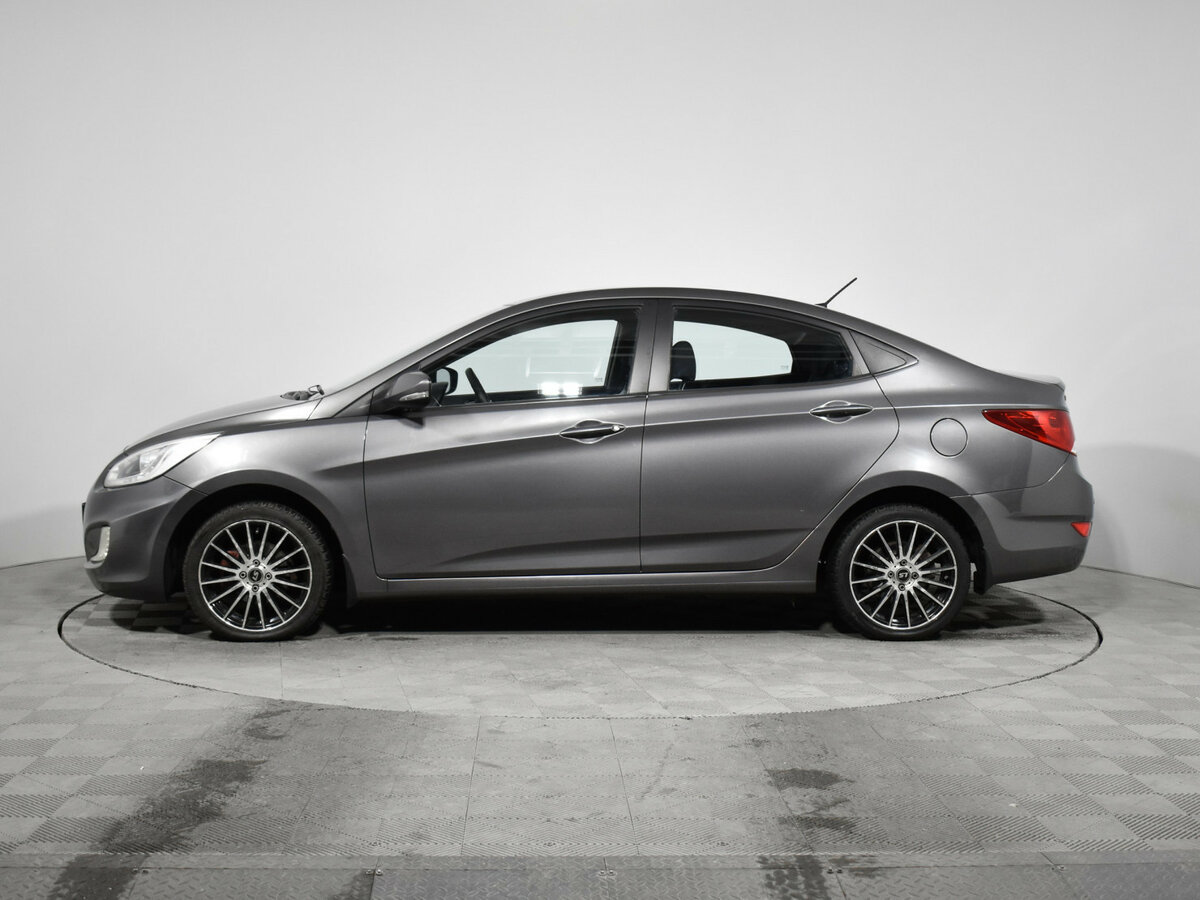 Hyundai Solaris с пробегом — 2013 год. Фото: #7
