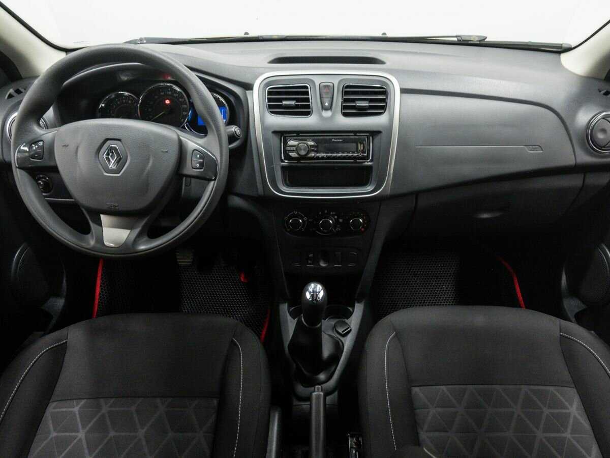 Renault Sandero с пробегом — 2017 год. Фото: #9