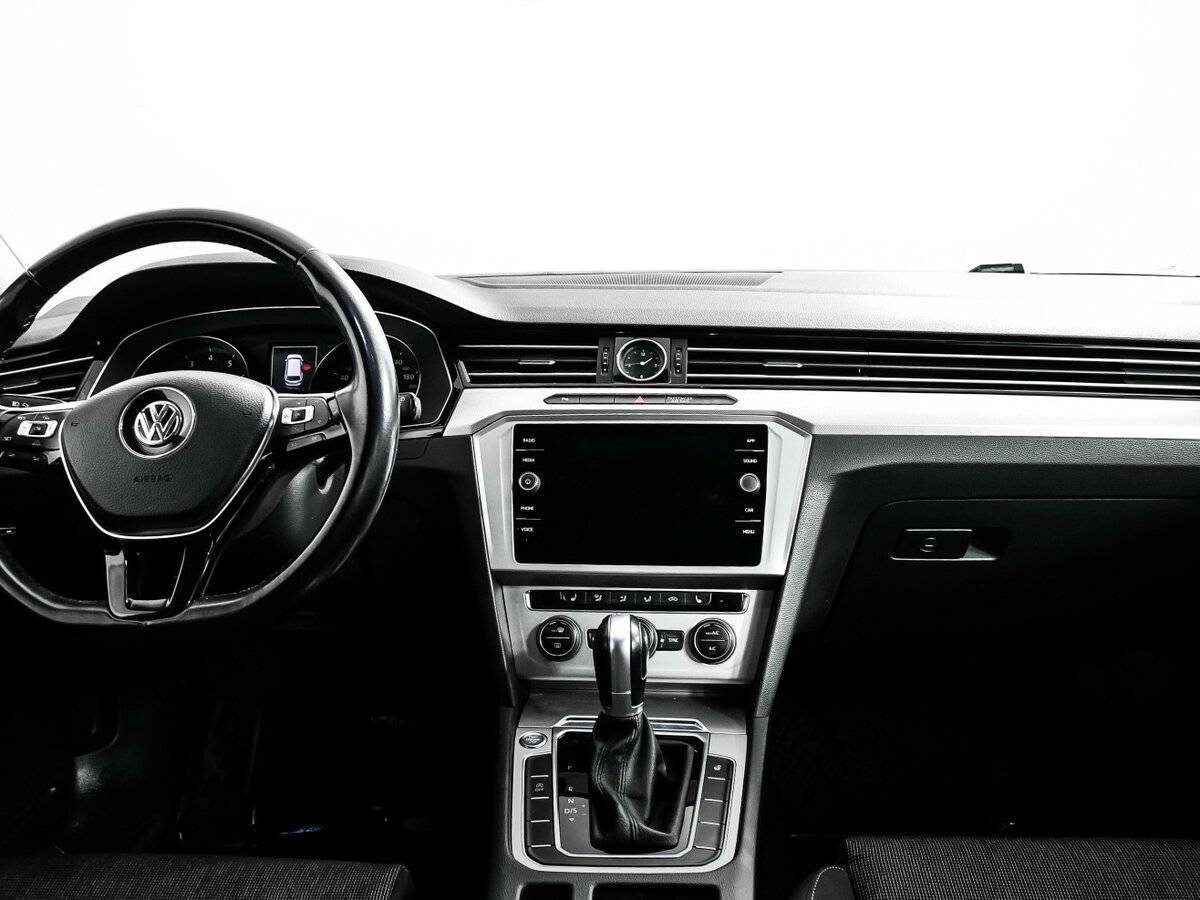 Volkswagen Passat с пробегом — 2018 год. Фото: #10