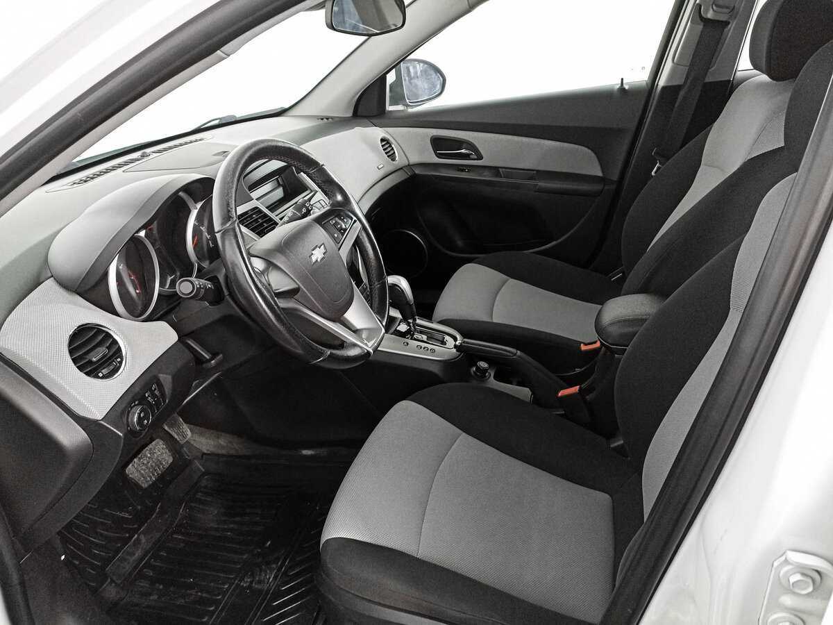 Chevrolet Cruze с пробегом — 2012 год. Фото: #15