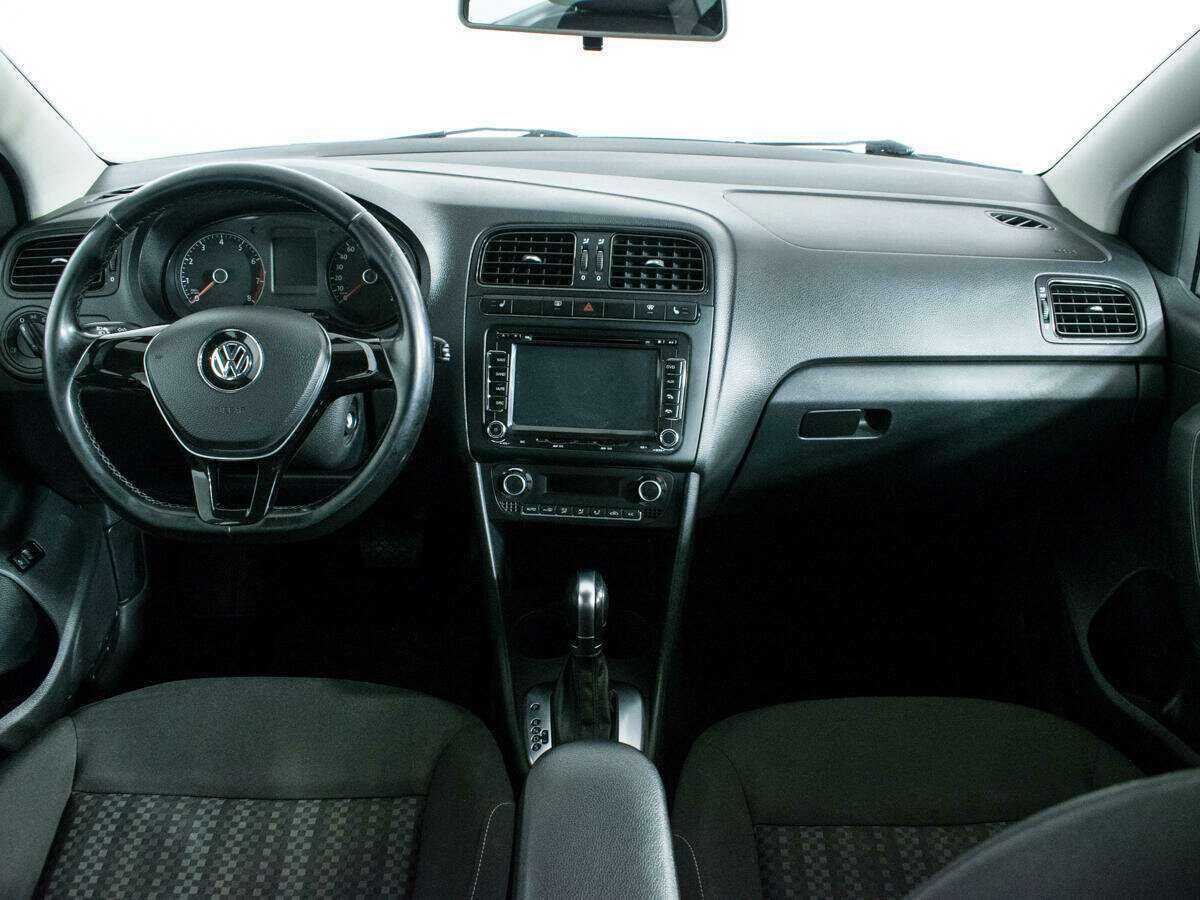 Volkswagen Polo с пробегом — 2015 год. Фото: #11