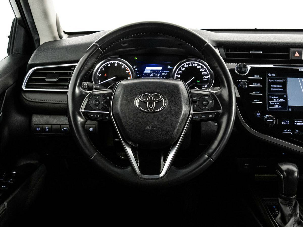 Toyota Camry с пробегом — 2018 год. Фото: #12