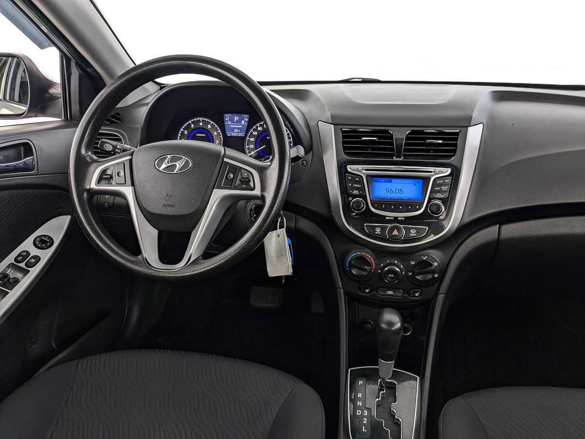 Hyundai Solaris с пробегом — 2012 год. Фото: #16