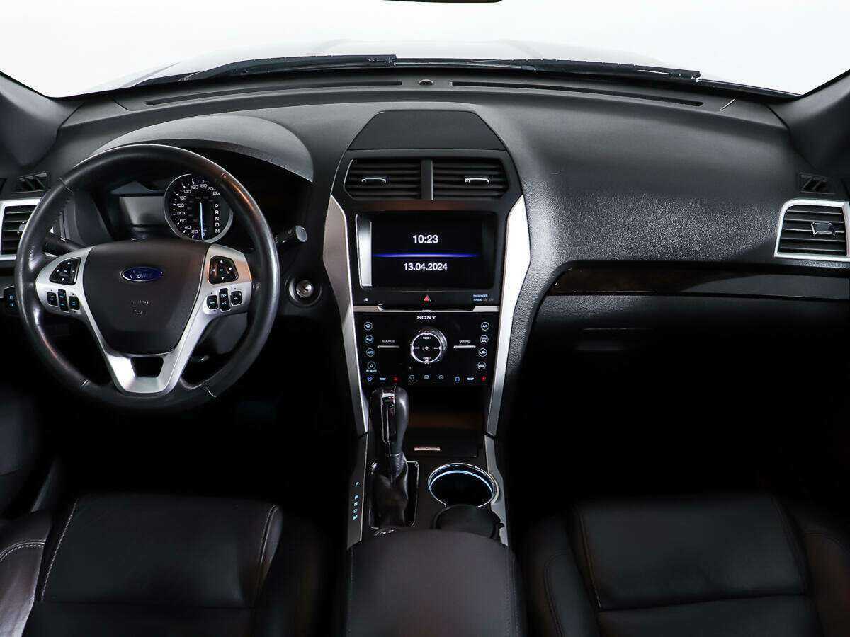 Ford Explorer с пробегом — 2014 год. Фото: #10