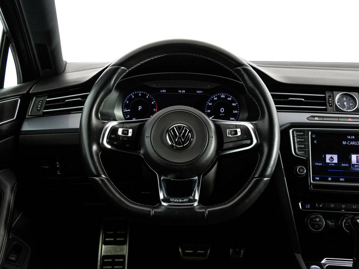 Volkswagen Passat с пробегом — 2016 год. Фото: #11