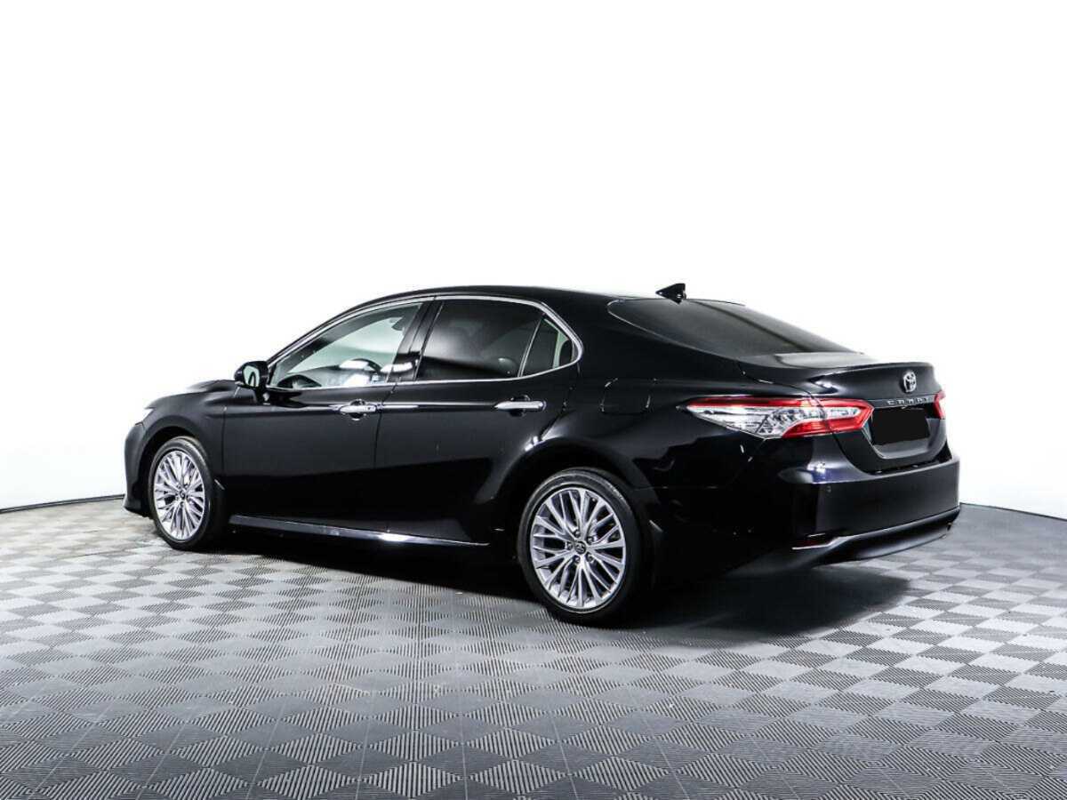 Toyota Camry с пробегом — 2018 год. Фото: #6