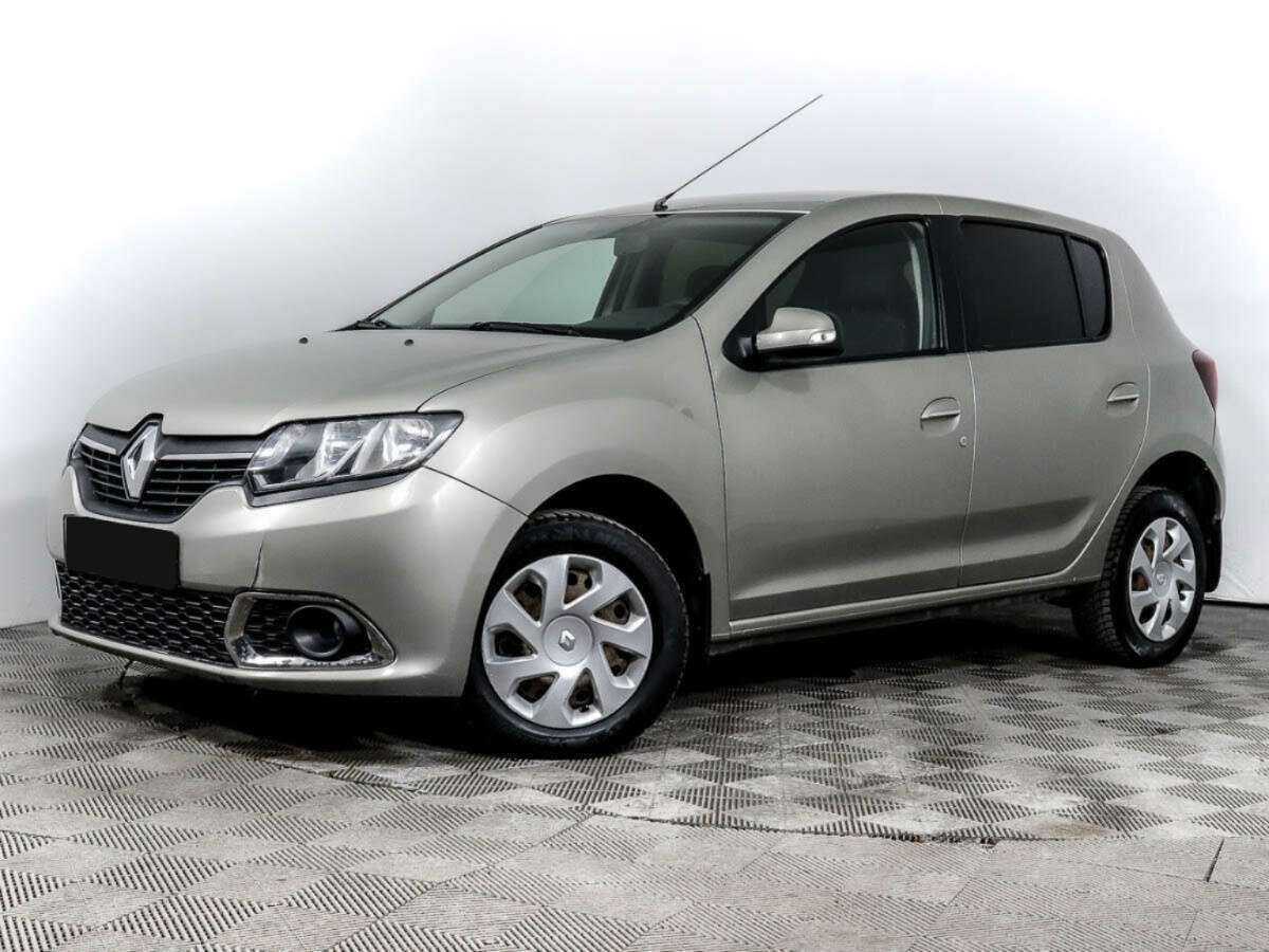 Renault Sandero с пробегом — 2015 год. Фото: #0