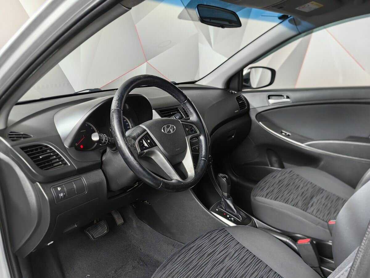 Hyundai Solaris с пробегом — 2015 год. Фото: #13