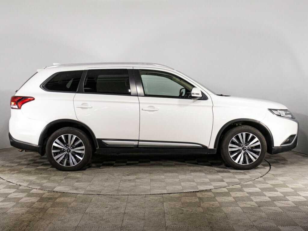Mitsubishi Outlander с пробегом — 2020 год. Фото: #3