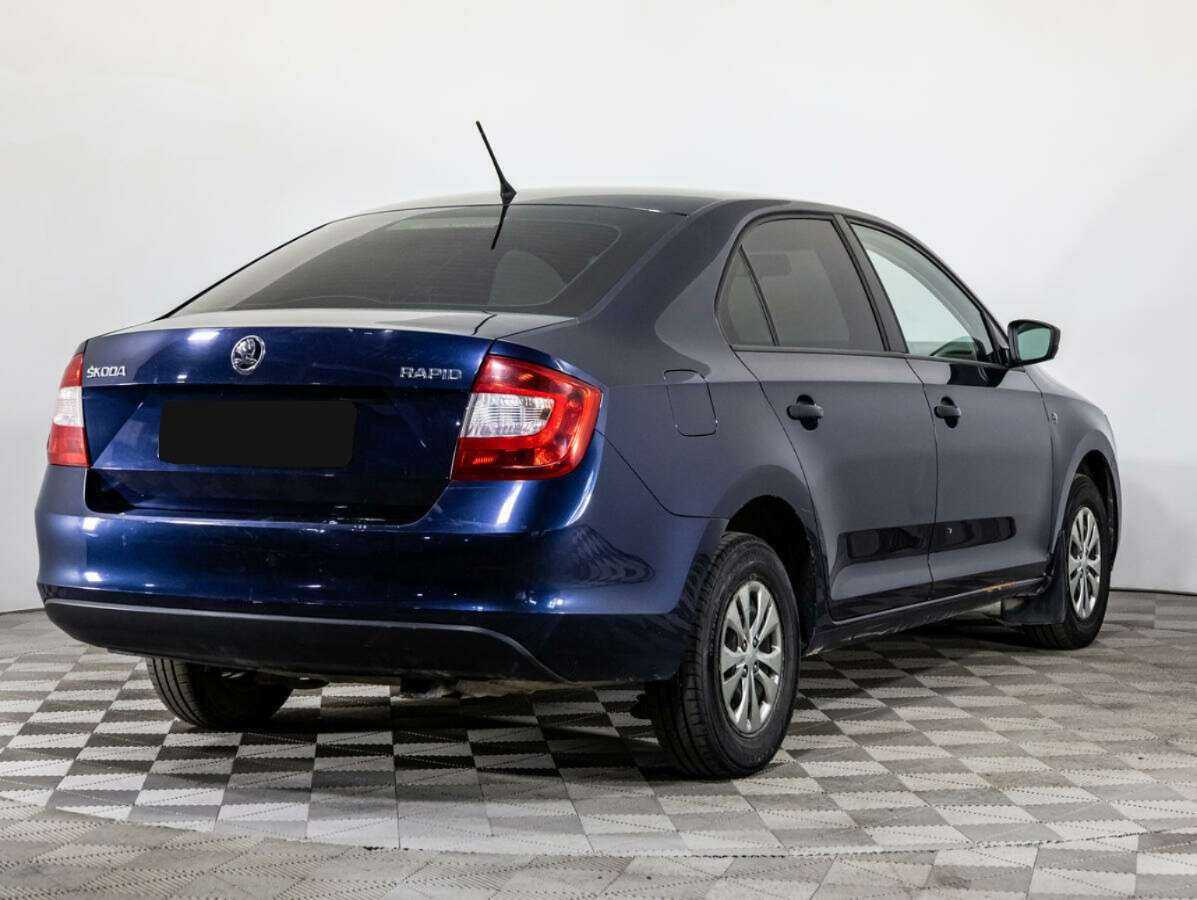Skoda Rapid с пробегом — 2015 год. Фото: #3