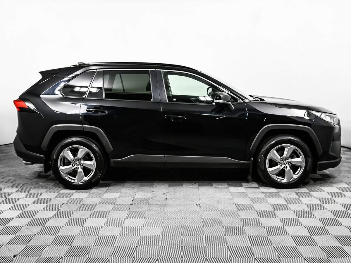 Toyota RAV4 с пробегом — 2020 год. Фото: #3
