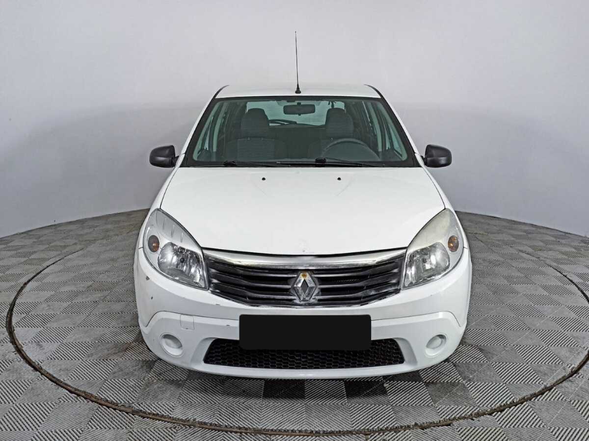 Renault Sandero с пробегом — 2014 год. Фото: #1
