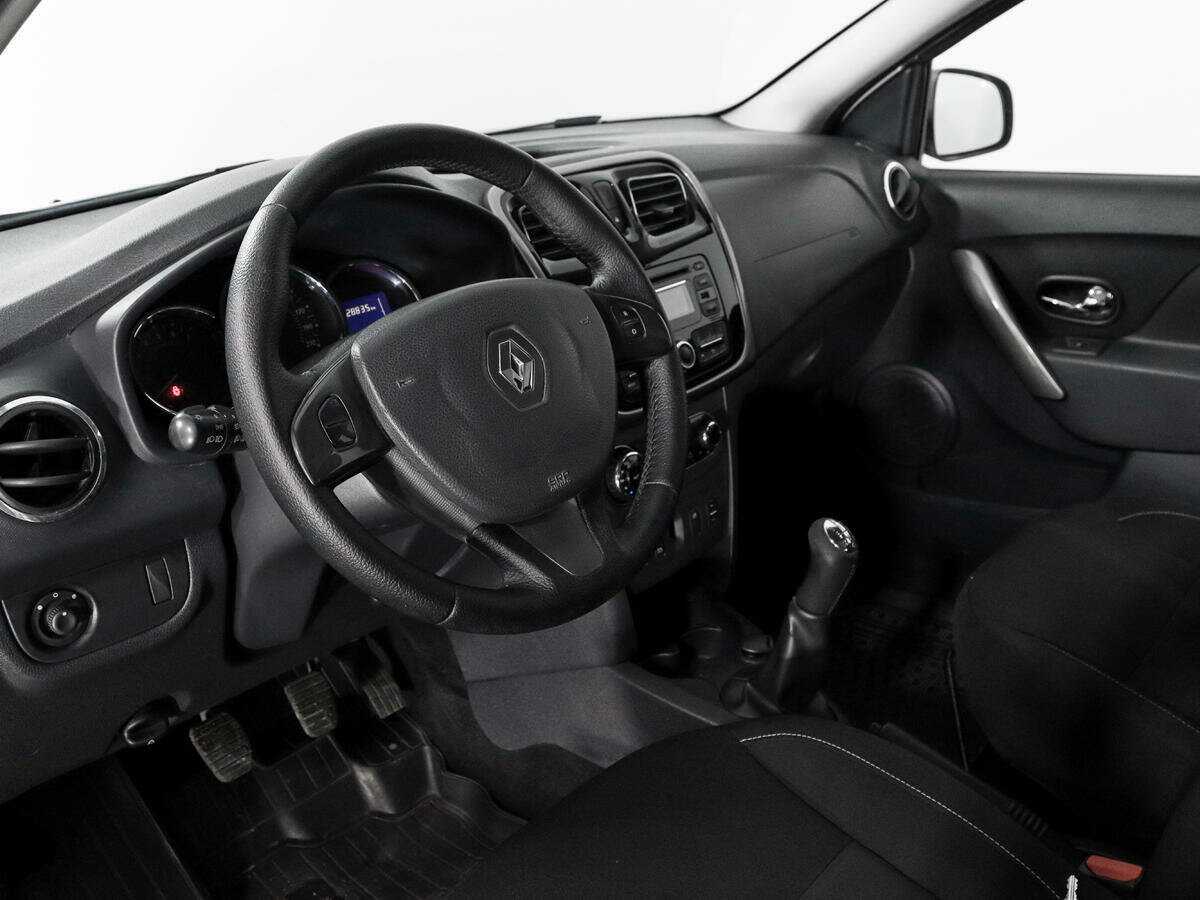 Renault Sandero с пробегом — 2017 год. Фото: #6