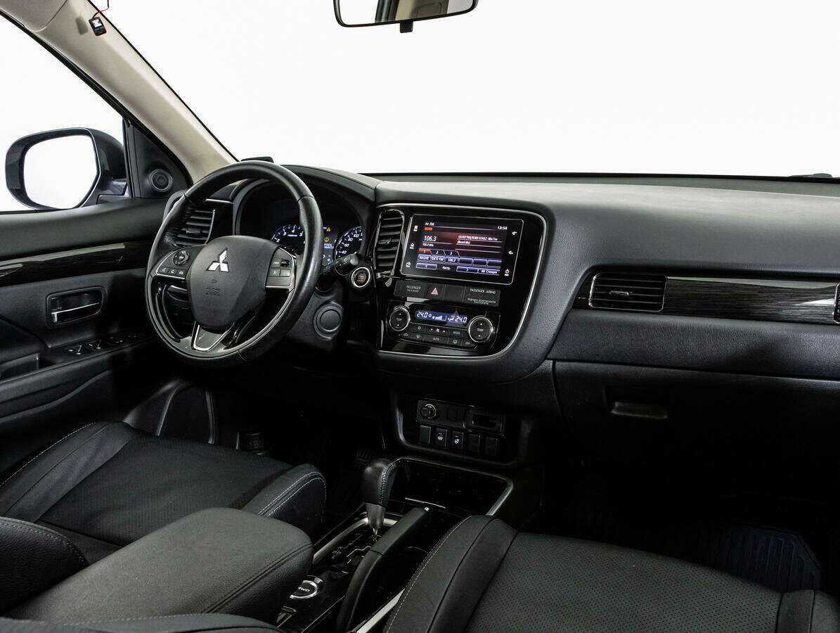 Mitsubishi Outlander с пробегом — 2018 год. Фото: #8