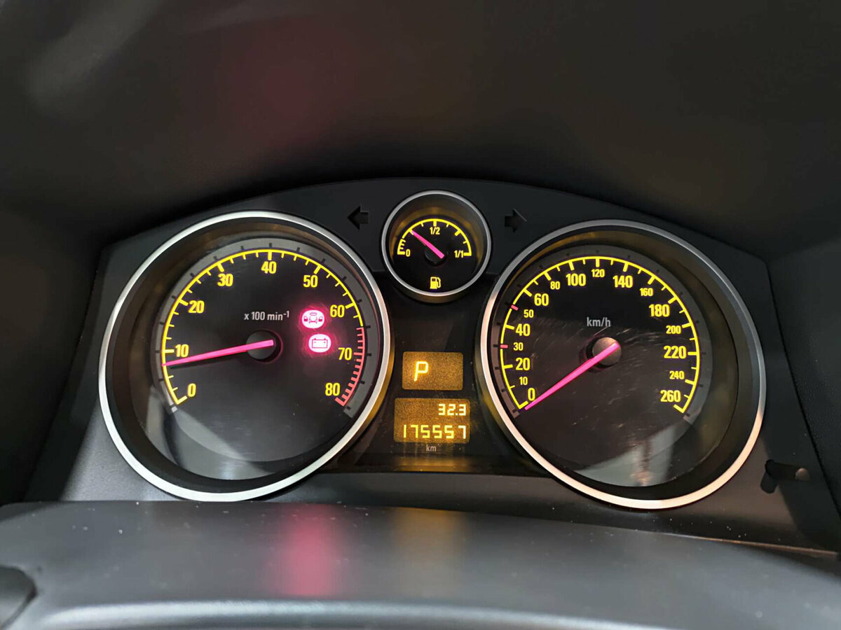 Opel Astra с пробегом — 2012 год. Фото: #11
