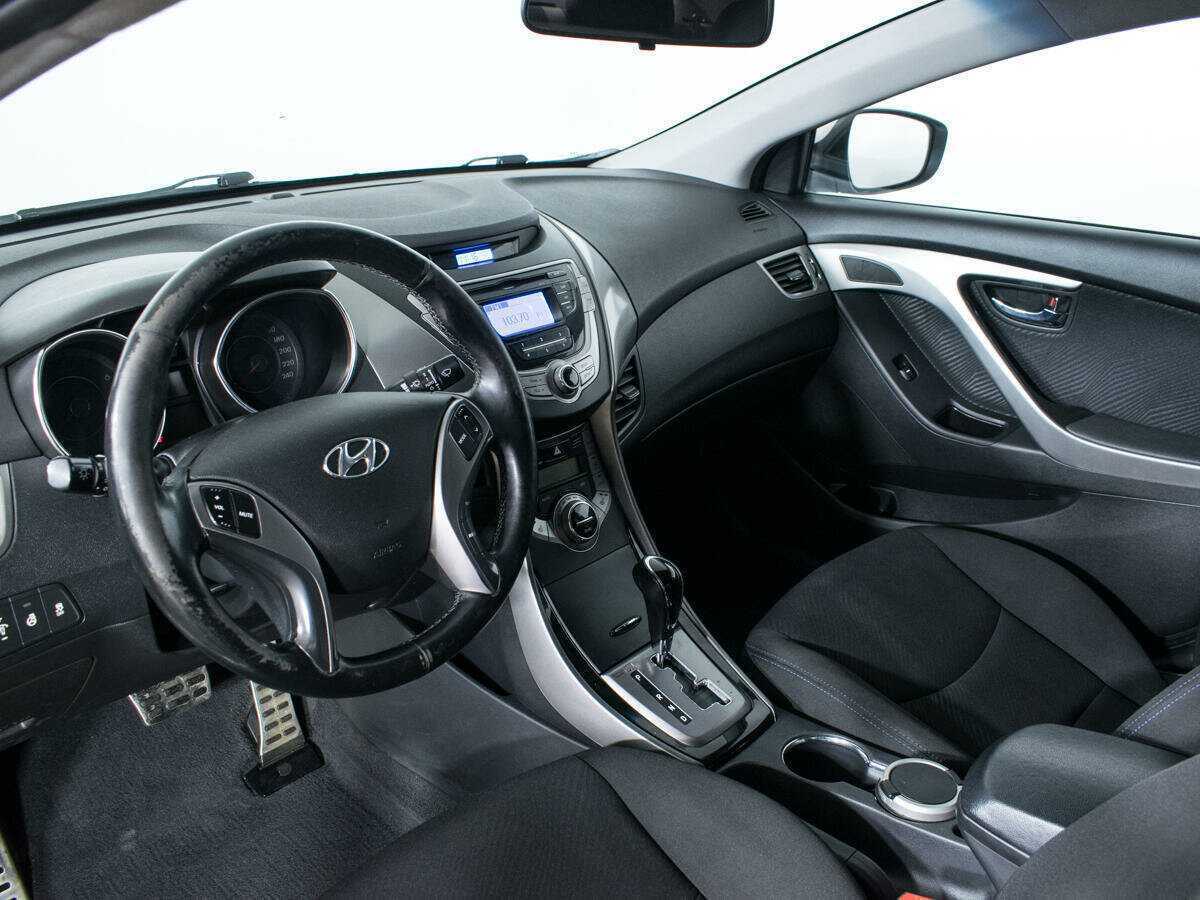 Hyundai Elantra с пробегом — 2013 год. Фото: #12