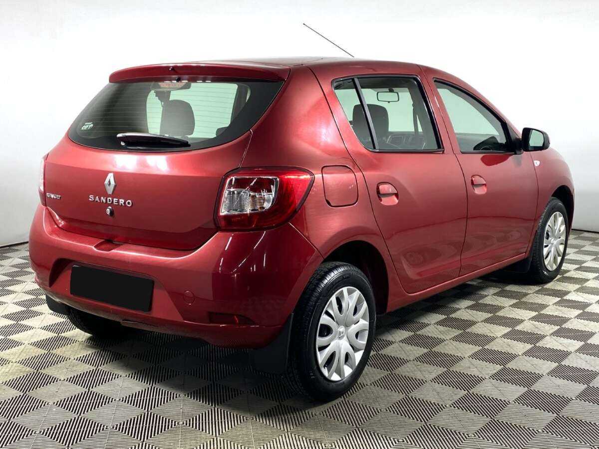 Renault Sandero с пробегом — 2015 год. Фото: #3