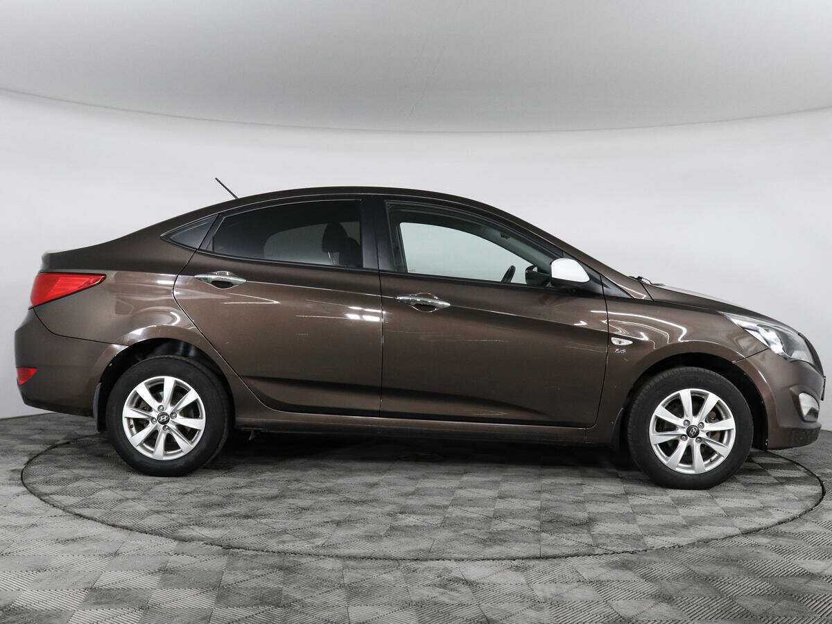Hyundai Solaris с пробегом — 2015 год. Фото: #3