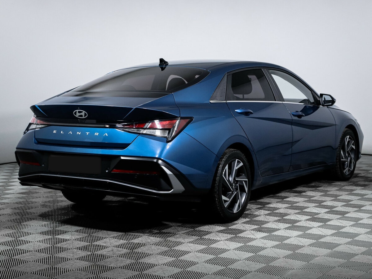 Hyundai Elantra с пробегом — 2023 год. Фото: #3