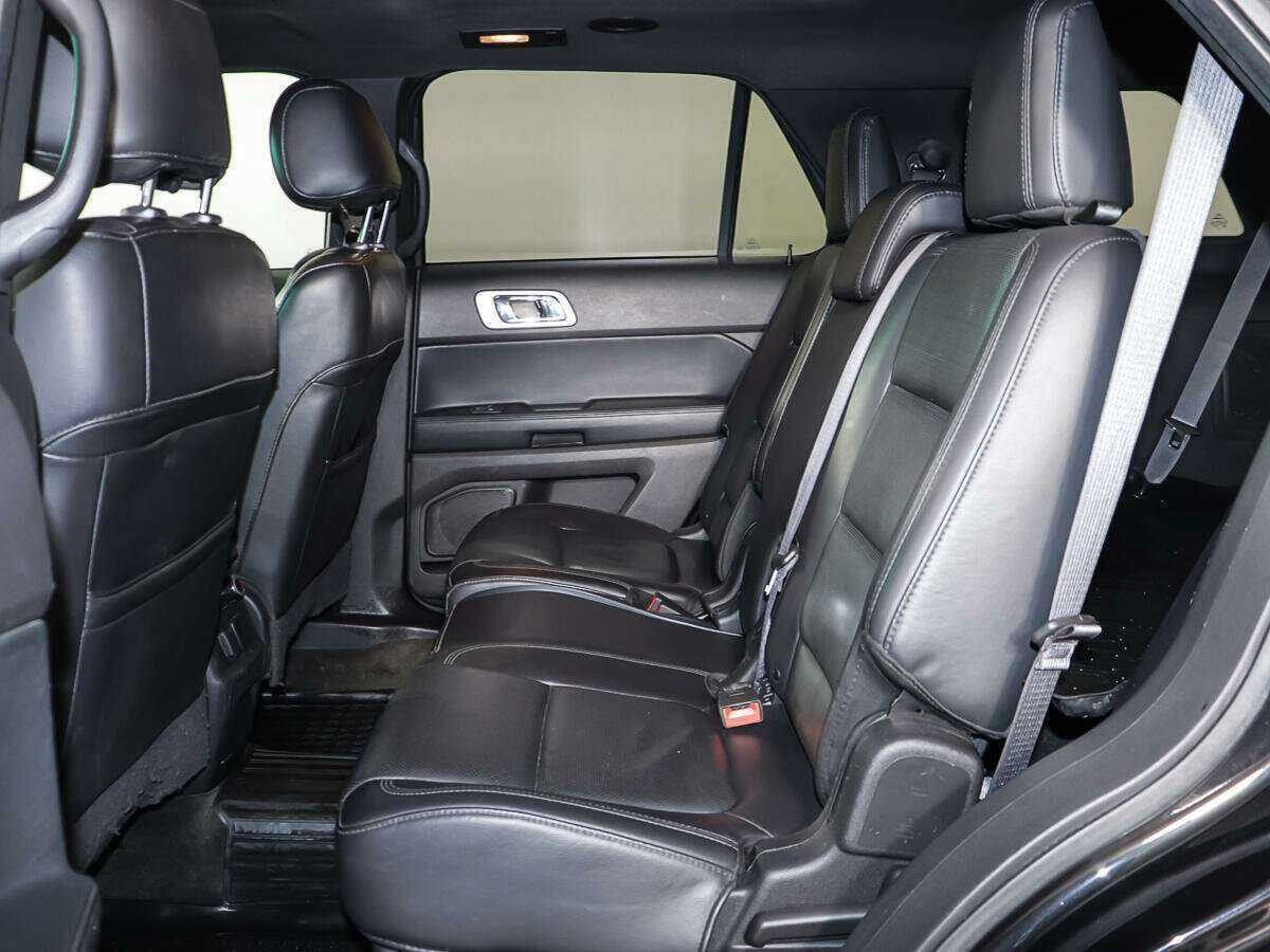 Ford Explorer с пробегом — 2015 год. Фото: #9