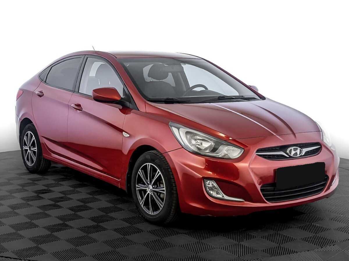 Hyundai Solaris с пробегом — 2012 год. Фото: #2