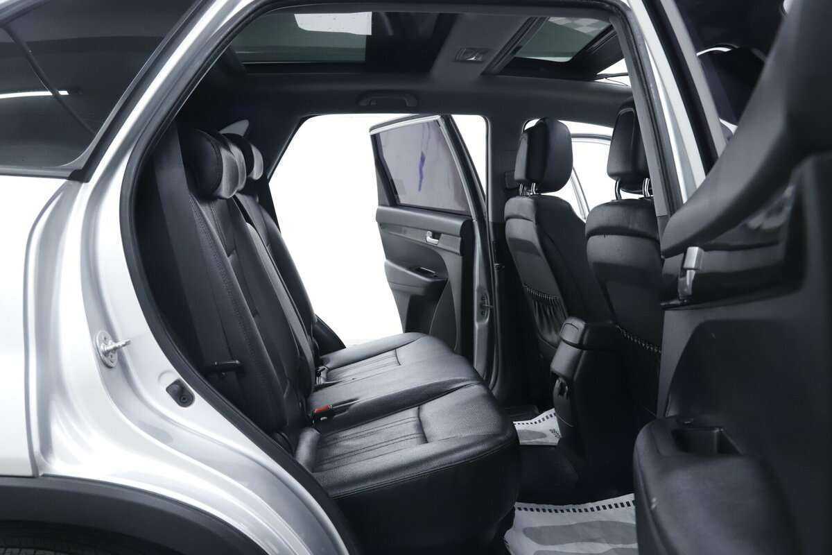 Kia Sorento с пробегом — 2012 год. Фото: #20