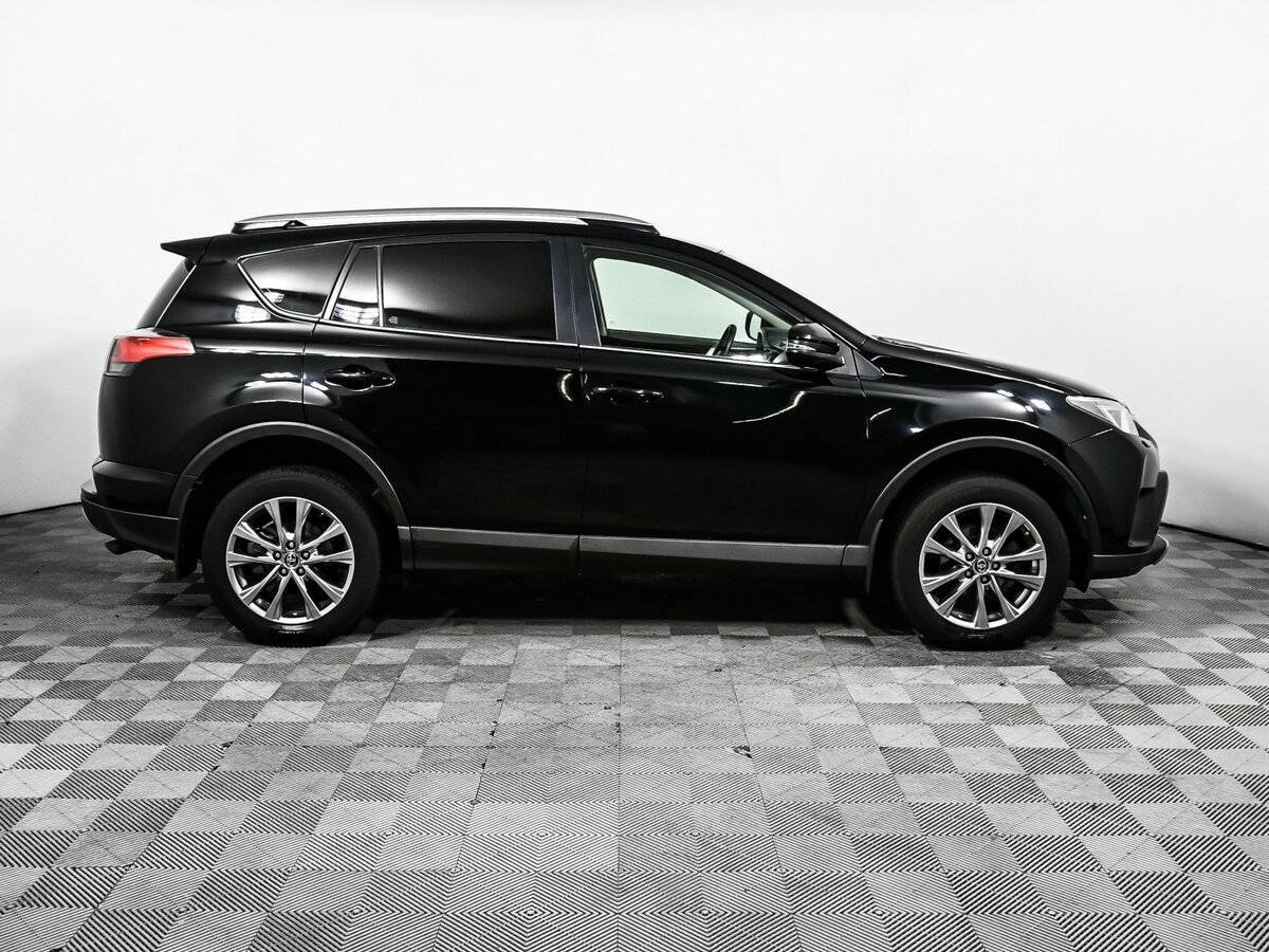 Toyota RAV4 с пробегом — 2017 год. Фото: #3