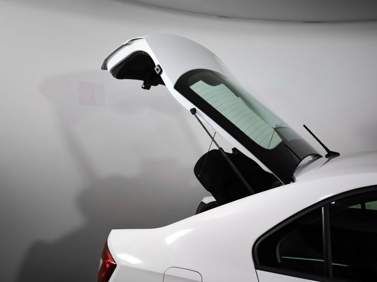 Skoda Rapid с пробегом — 2015 год. Фото: #18
