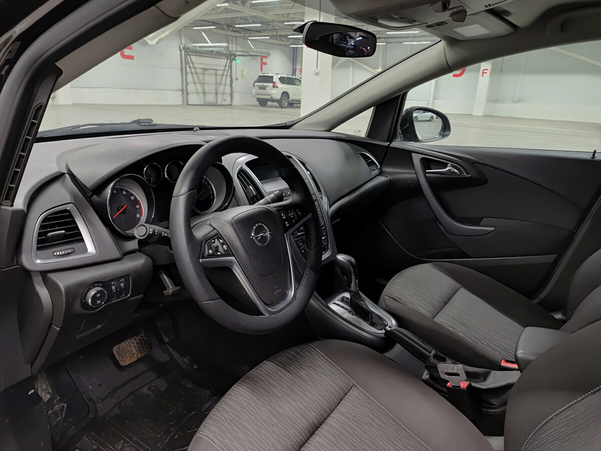 Opel Astra с пробегом — 2014 год. Фото: #15