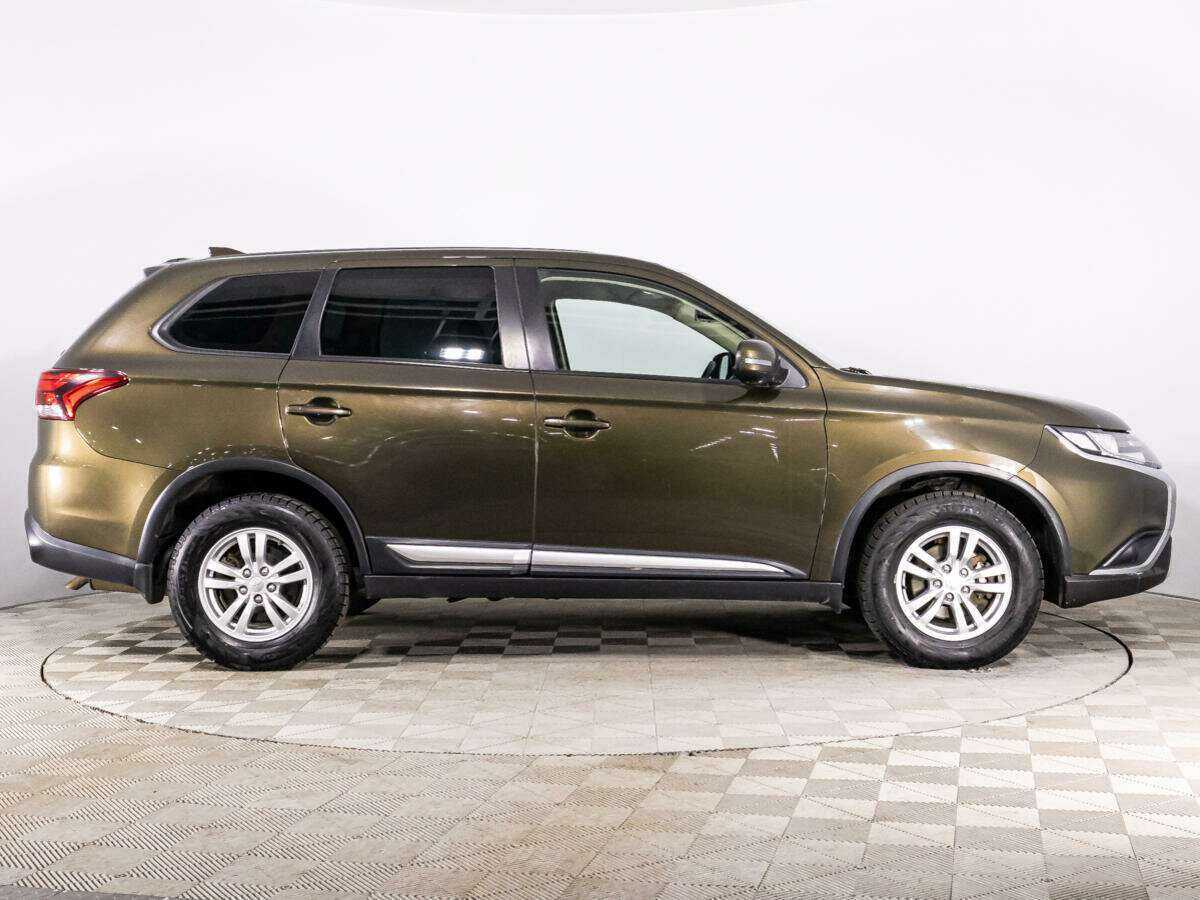Mitsubishi Outlander с пробегом — 2019 год. Фото: #3