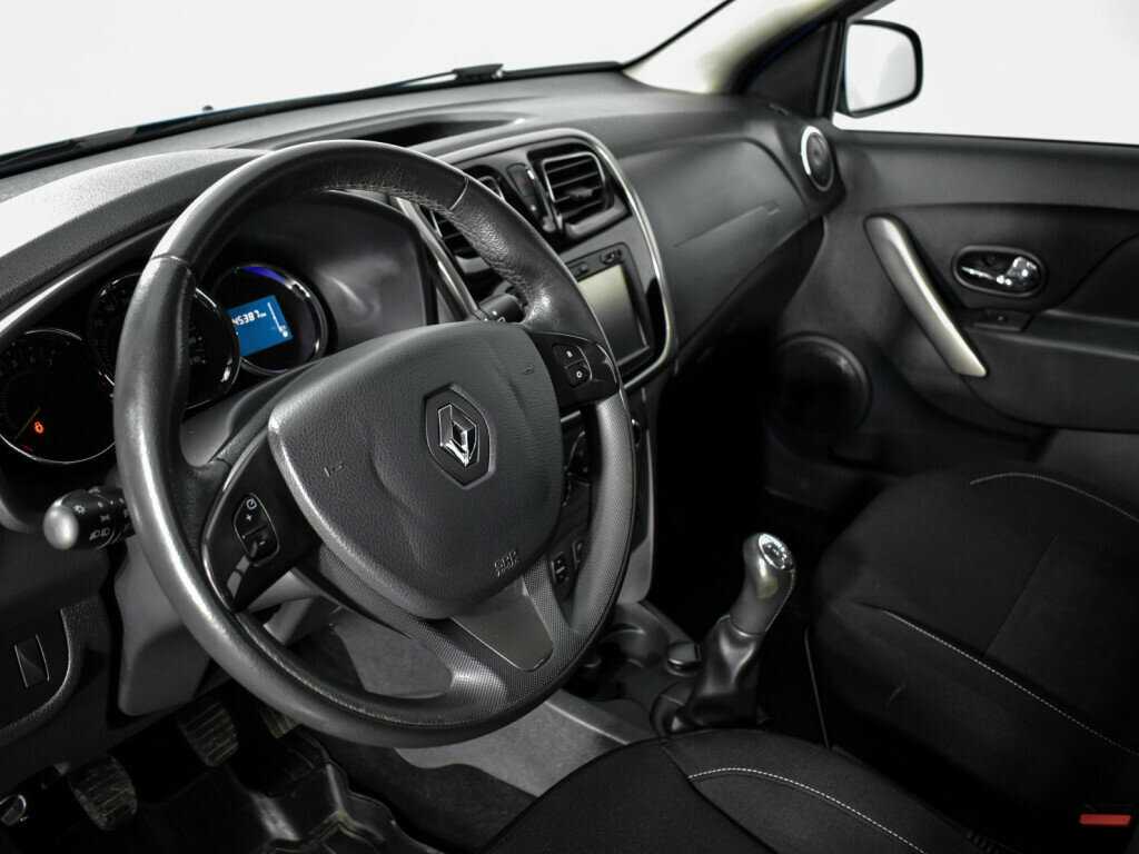 Renault Sandero с пробегом — 2017 год. Фото: #8