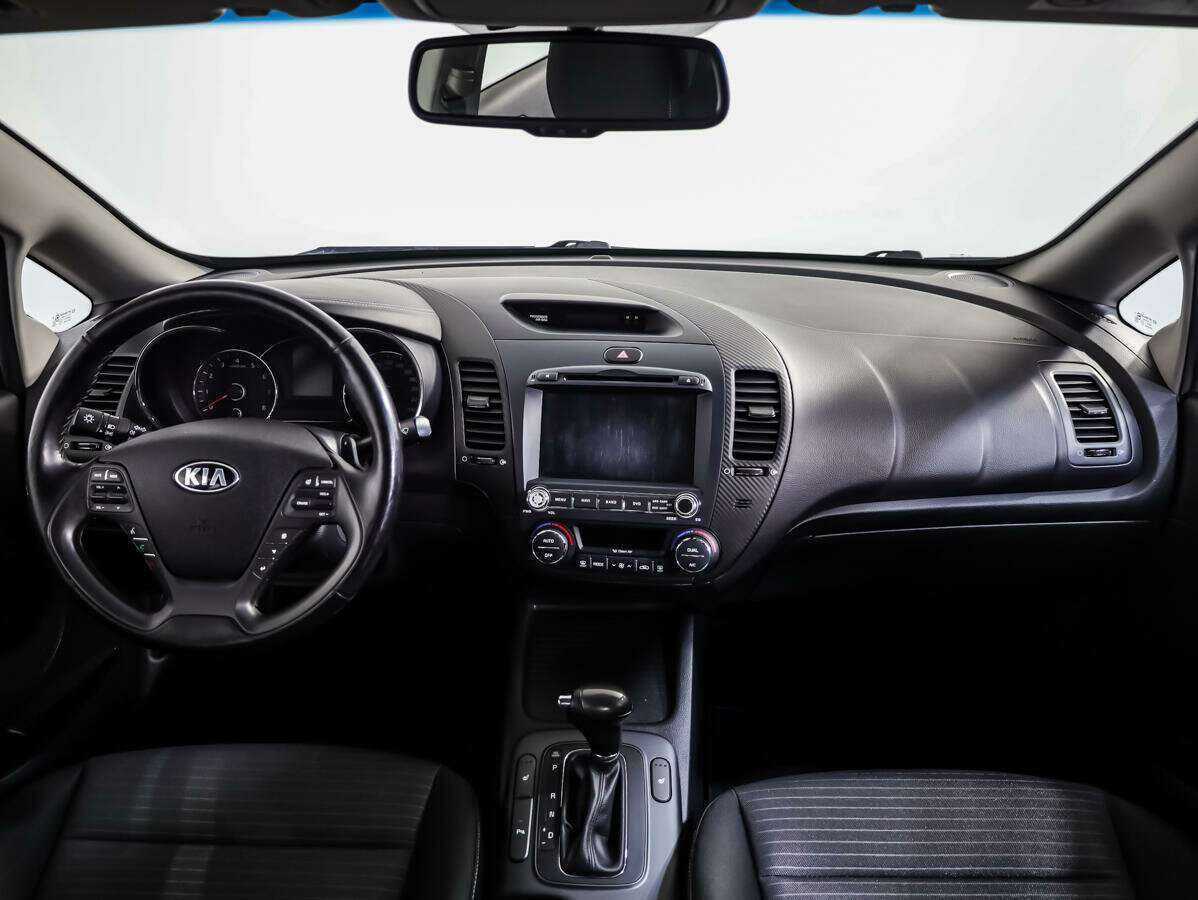 Kia Cerato с пробегом — 2015 год. Фото: #8