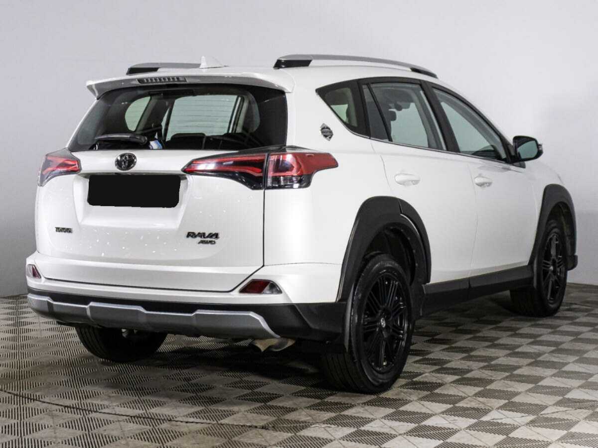 Toyota RAV4 с пробегом — 2018 год. Фото: #4