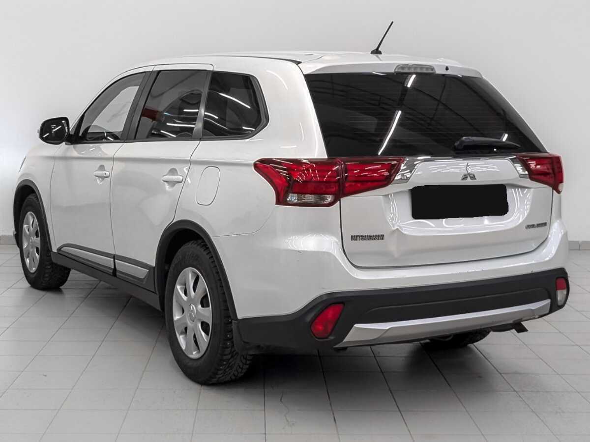 Mitsubishi Outlander с пробегом — 2015 год. Фото: #6