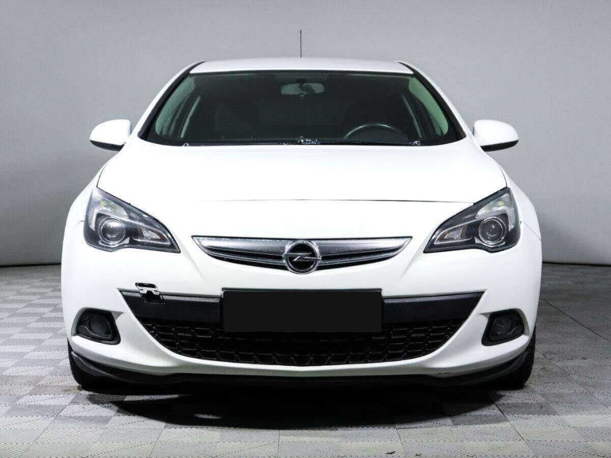 Opel Astra с пробегом — 2013 год. Фото: #1