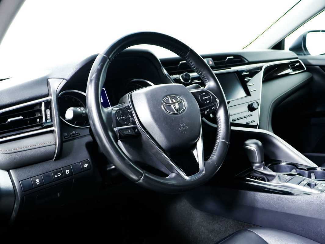 Toyota Camry с пробегом — 2018 год. Фото: #12