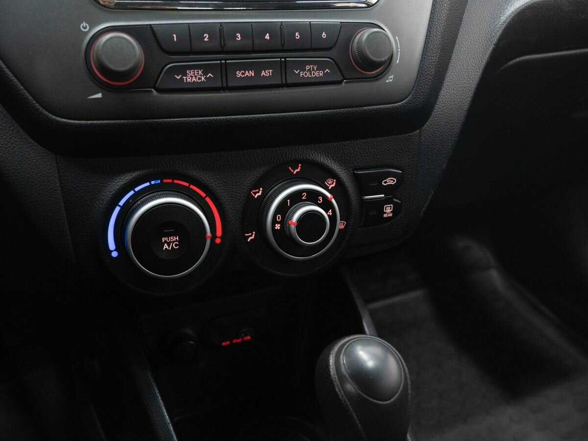 Kia Rio с пробегом — 2013 год. Фото: #15