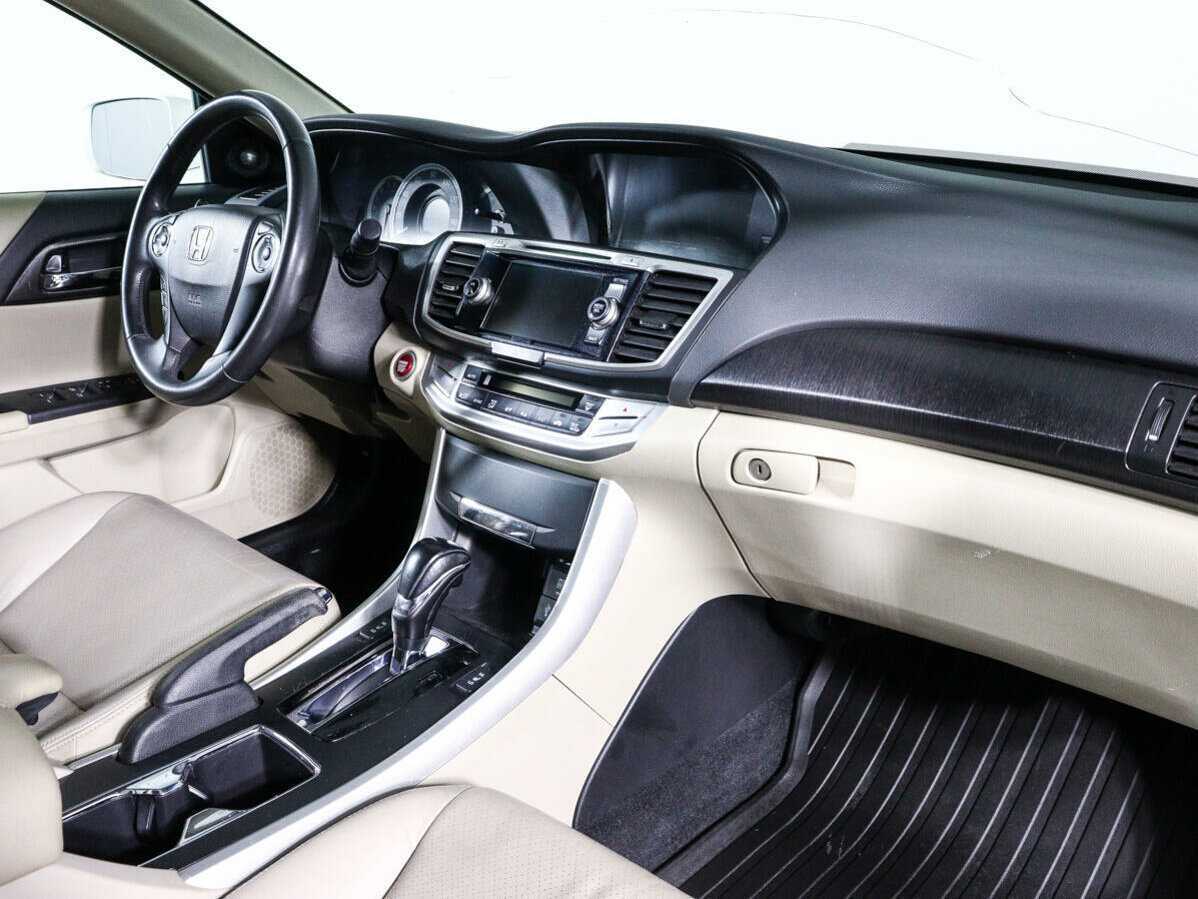 Honda Accord с пробегом — 2012 год. Фото: #7