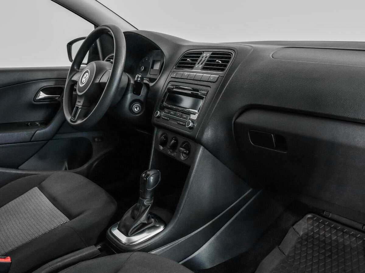 Volkswagen Polo с пробегом — 2012 год. Фото: #10