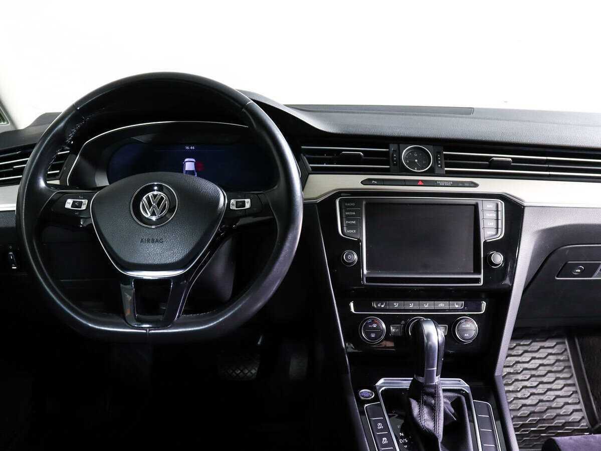 Volkswagen Passat с пробегом — 2016 год. Фото: #9