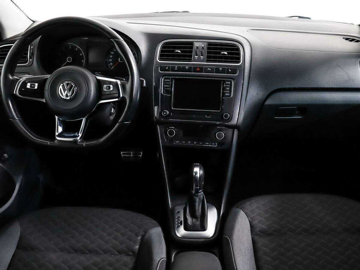 Volkswagen Polo с пробегом — 2018 год. Фото: #11