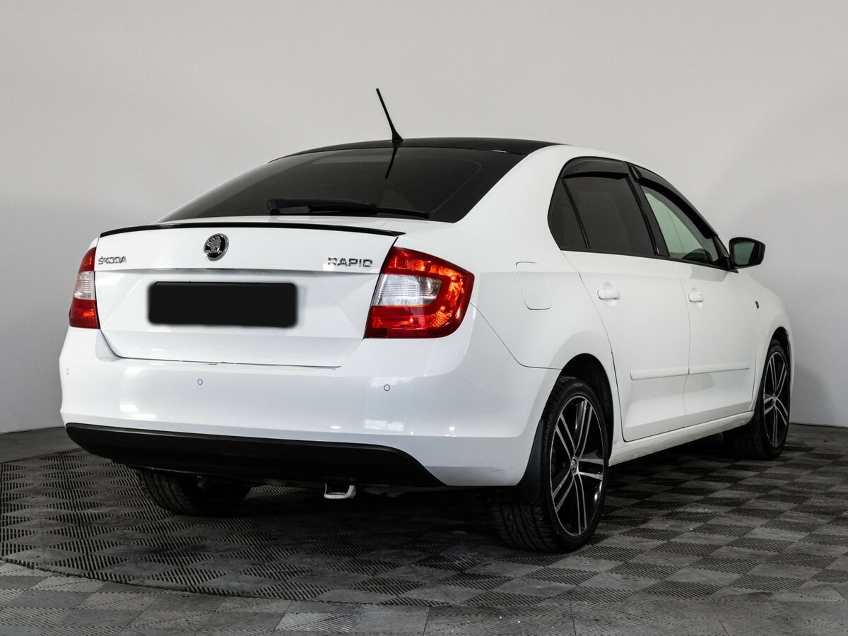 Skoda Rapid с пробегом — 2015 год. Фото: #3