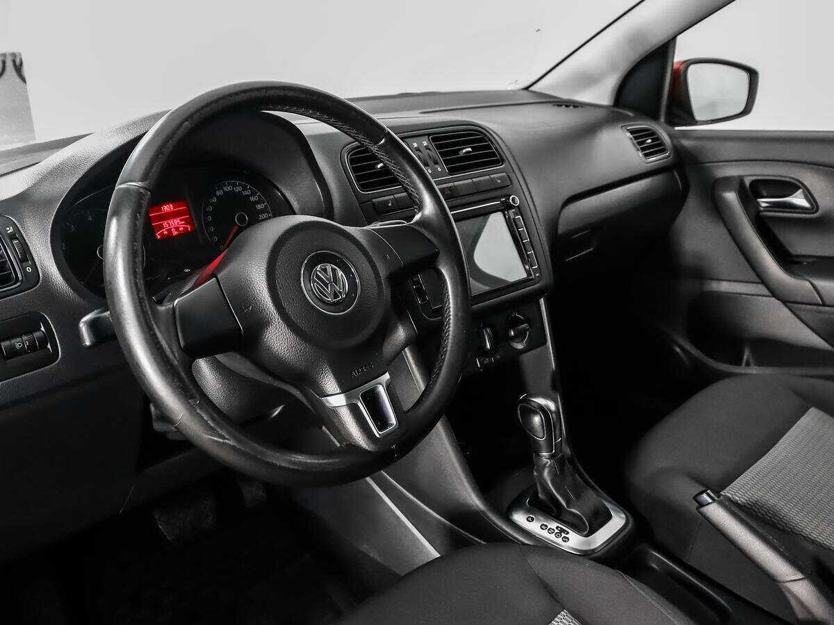 Volkswagen Polo с пробегом — 2012 год. Фото: #8