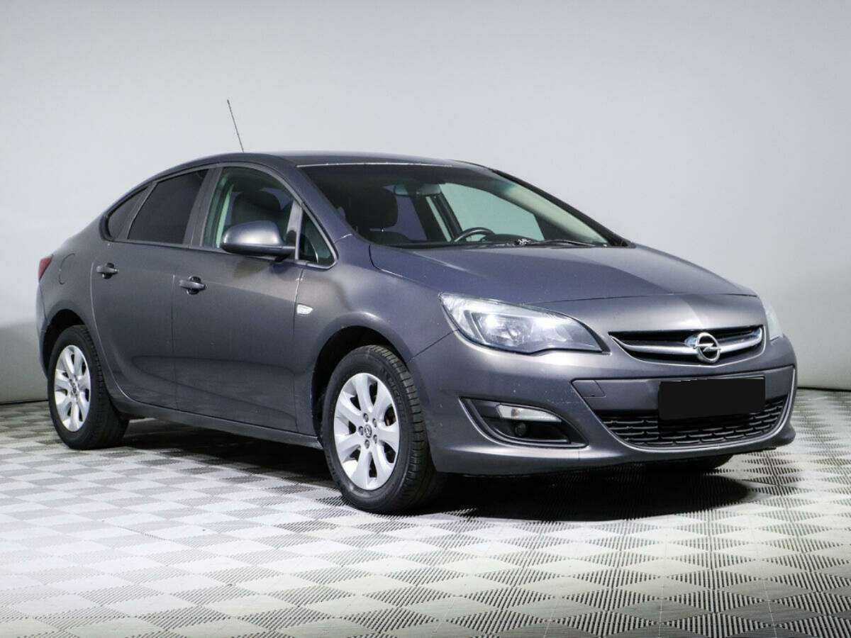 Opel Astra с пробегом — 2014 год. Фото: #2