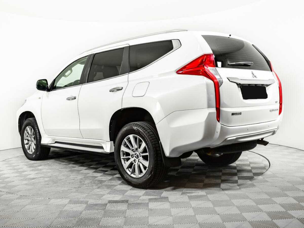 Mitsubishi Pajero Sport с пробегом — 2017 год. Фото: #6