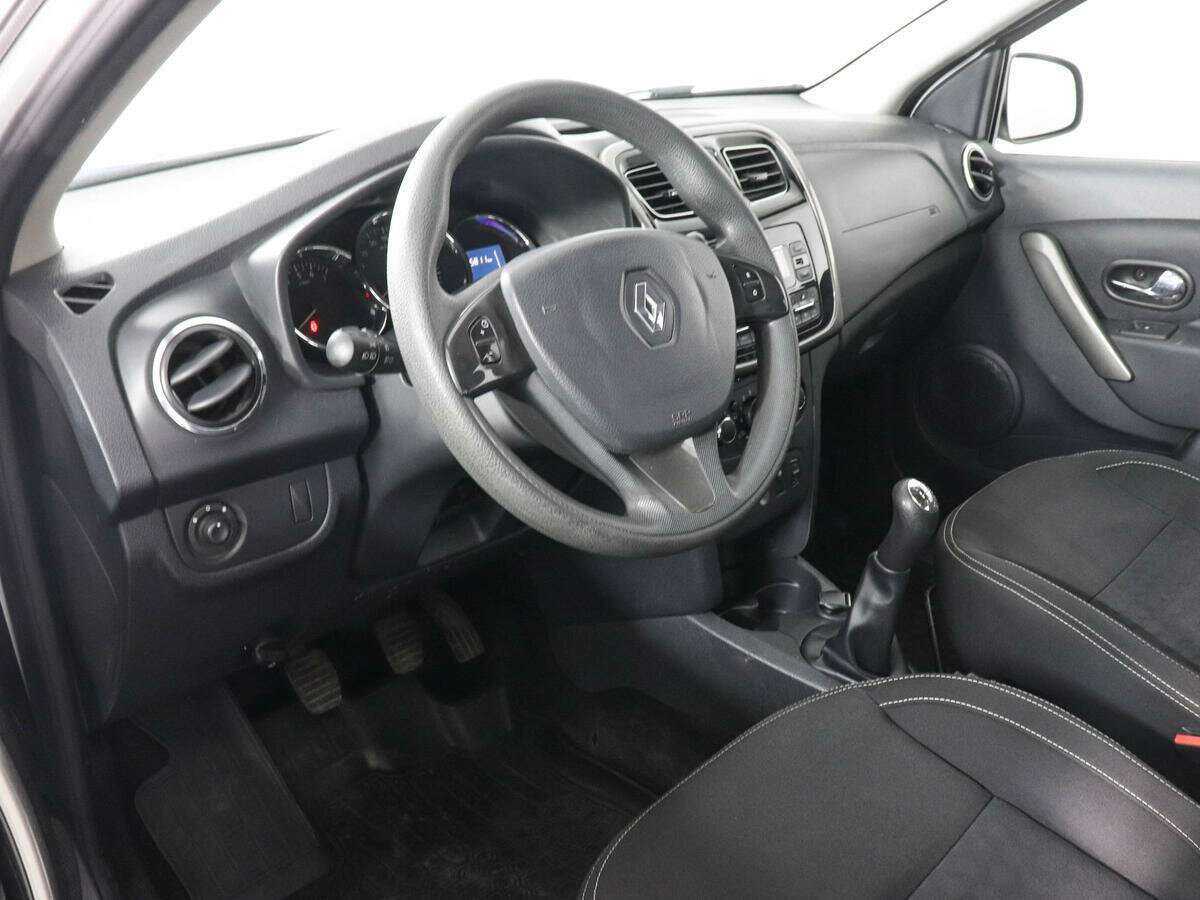 Renault Logan с пробегом — 2018 год. Фото: #4