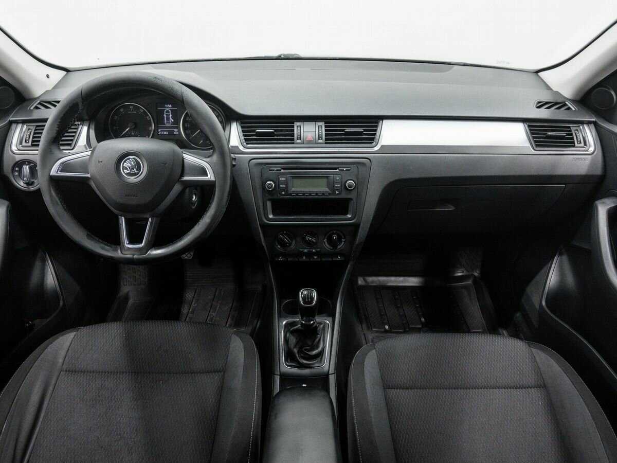 Skoda Rapid с пробегом — 2014 год. Фото: #10
