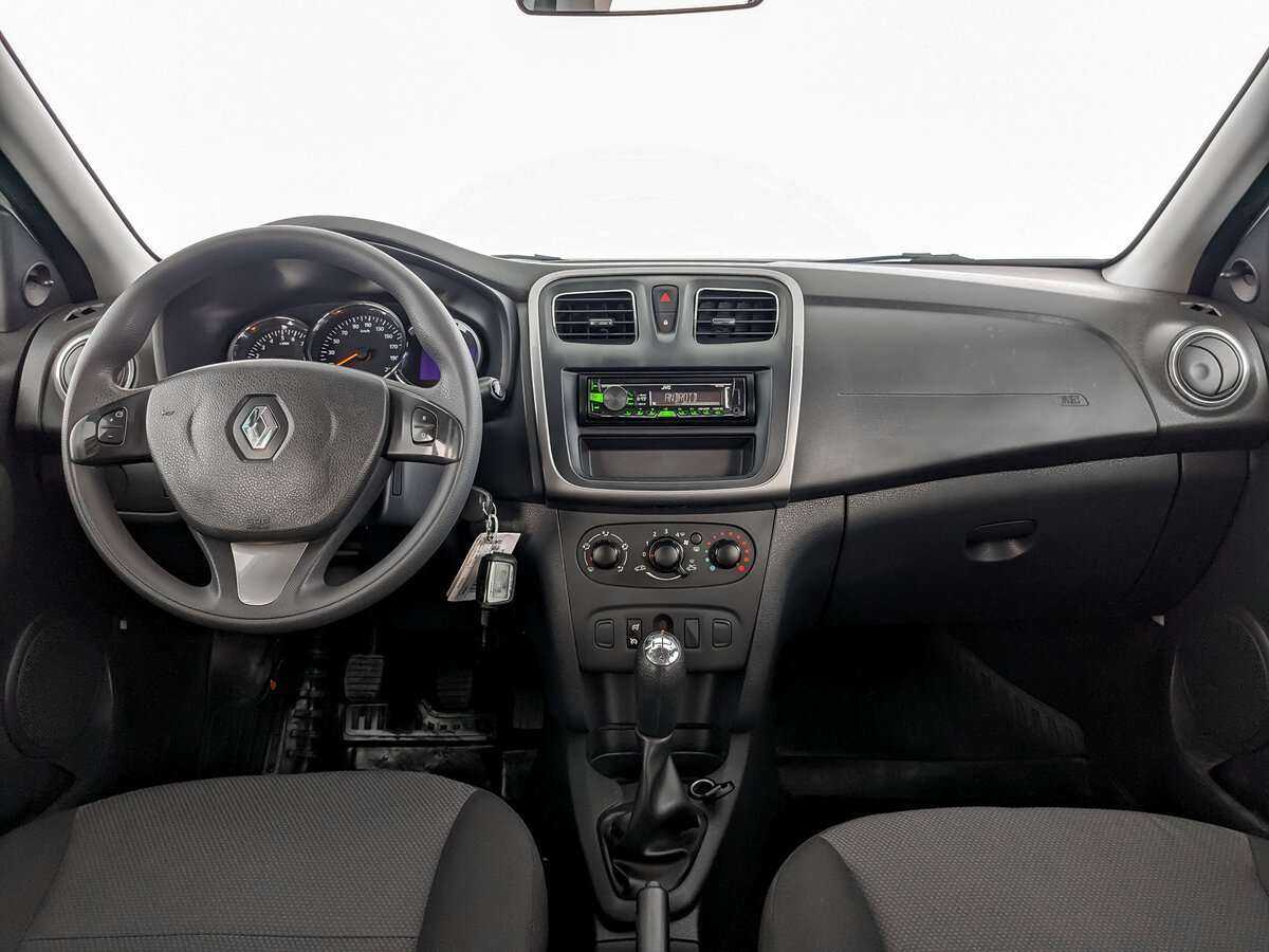 Renault Sandero с пробегом — 2016 год. Фото: #11